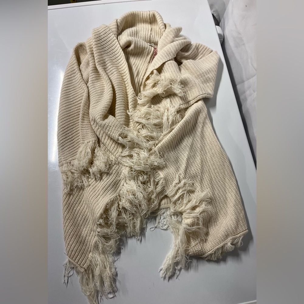 Umgee Women’s Cardigan Sweater Juniors Cream color size small NWT